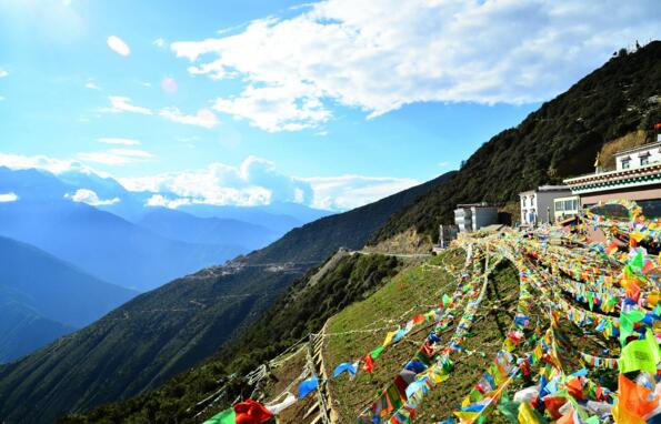 成都、稻城、亞丁、奔子欄、中甸、麗江九日游