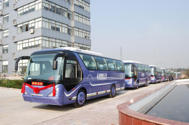 成都租大巴車-青年尼奧普蘭