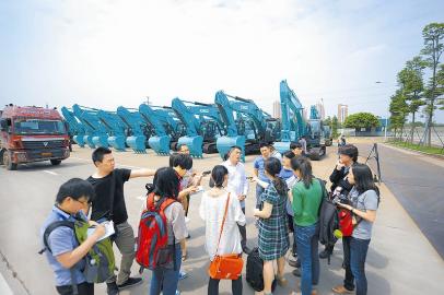 &ldquo;財富&rdquo;盛宴開席前 中外媒體記者&ldquo;走進成都&rdquo;